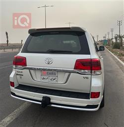 تۆیۆتا لاند کروزەر